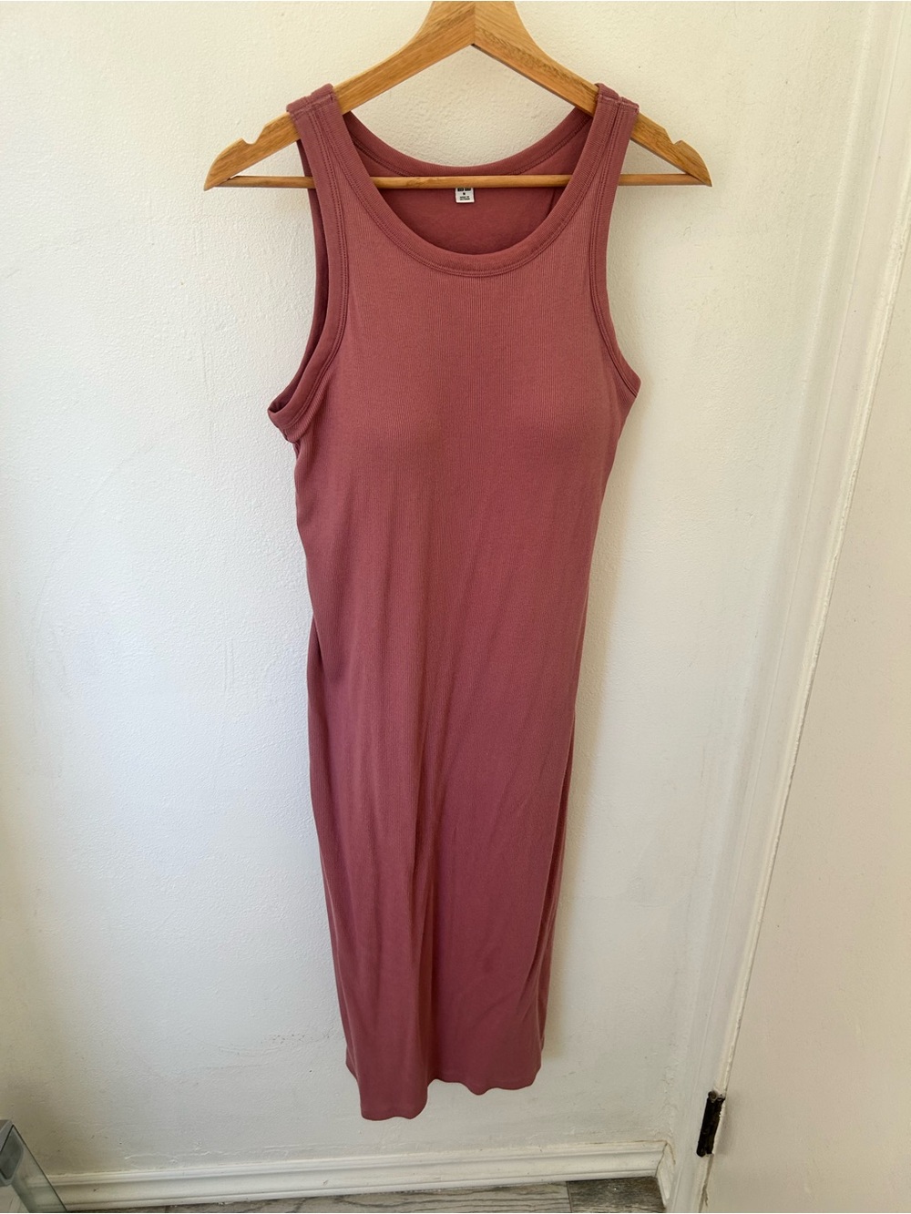 Uniqlo Sleeveless Ribbed Midi Dress in Dusty Mauve
